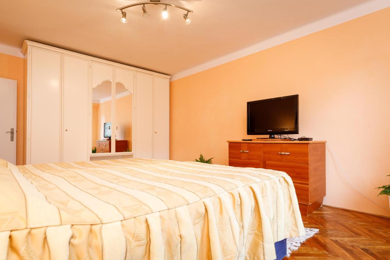 Apartments Tgm 11 Karlovy Vary Esterno foto