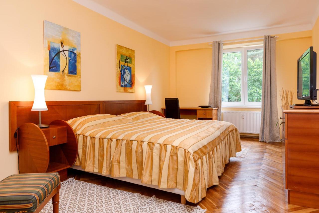 Apartments Tgm 11 Karlovy Vary Esterno foto