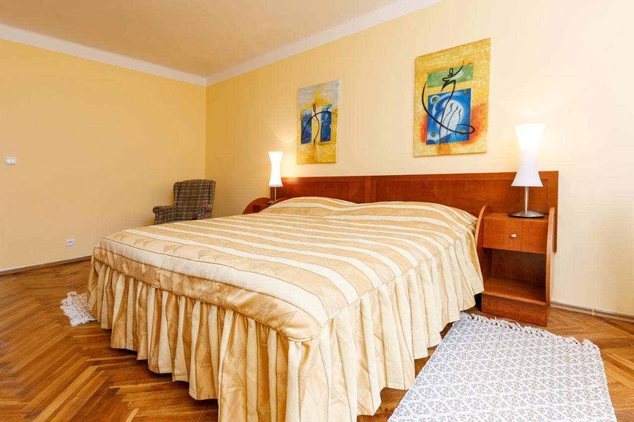 Apartments Tgm 11 Karlovy Vary Esterno foto